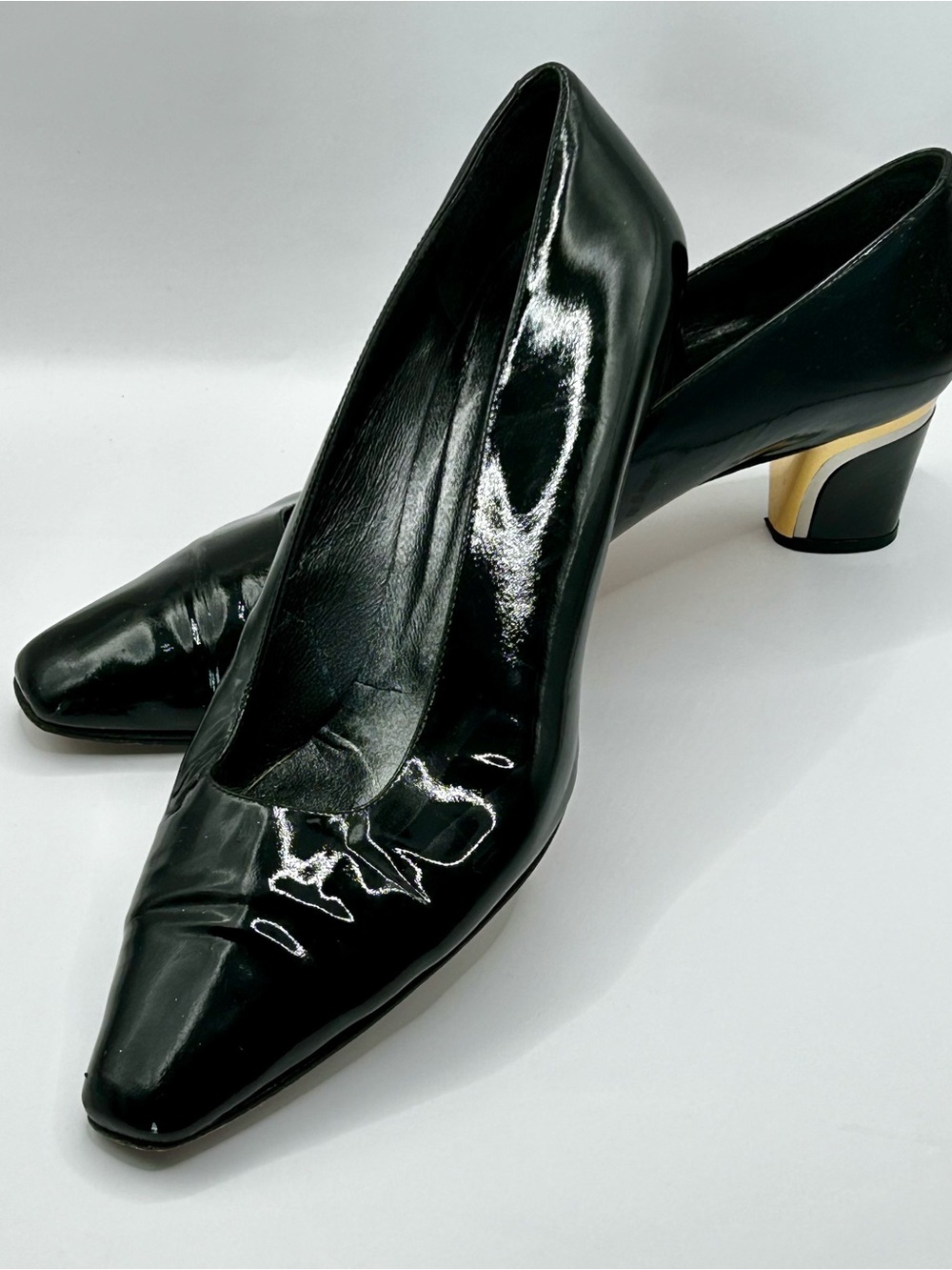 Elegant Browns Black Patent Mid-Heel Pumps - silver gold accent